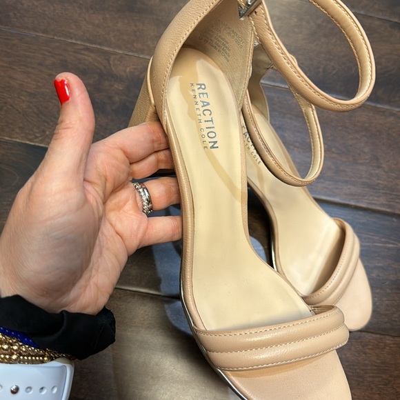 Reaction Kenneth Cole Lolita Strappy Heels size 9 - Picture 8 of 11